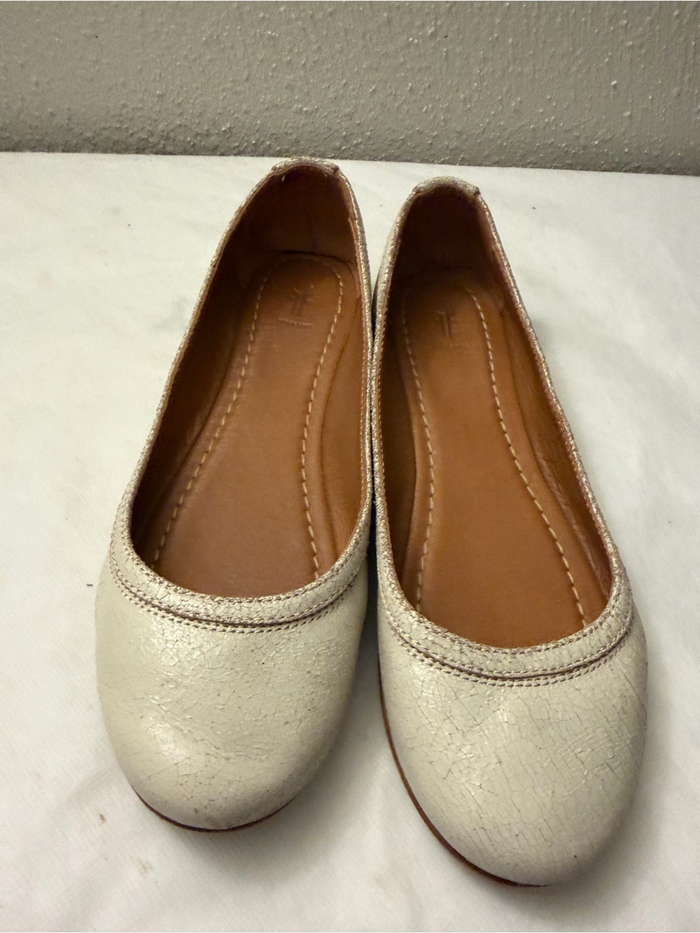 Frye Women’s Cream Ballet Flats - Classic Slip-On Comfort, pre-owned,SZ8 - Picture 13 of 16